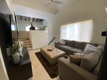 Casa en Venta en Los Angeles, Bosque Residencial, Valle Oriente