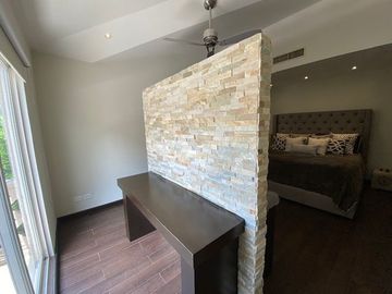 Casa en Venta en Los Angeles, Bosque Residencial, Valle Oriente