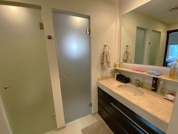 Casa en Venta en Los Angeles, Bosque Residencial, Valle Oriente