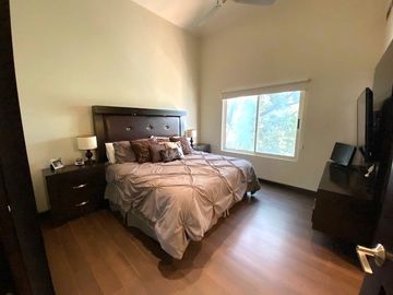 Casa en Venta en Los Angeles, Bosque Residencial, Valle Oriente