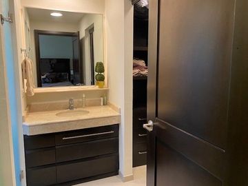 Casa en Venta en Los Angeles, Bosque Residencial, Valle Oriente