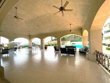 Casa en Venta en Los Angeles, Bosque Residencial, Valle Oriente