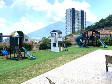 Casa en Venta en Los Angeles, Bosque Residencial, Valle Oriente