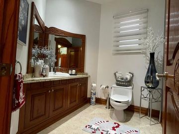 Residencia ÚNICA para Venta en Fraccionamiento Calle Valle Alto 6517, Lomas del Valle, de la Ciudad de Chihuahua.