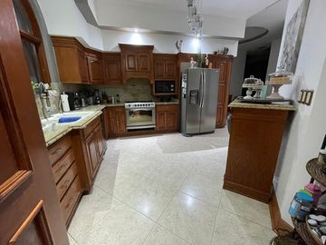 Residencia ÚNICA para Venta en Fraccionamiento Calle Valle Alto 6517, Lomas del Valle, de la Ciudad de Chihuahua.