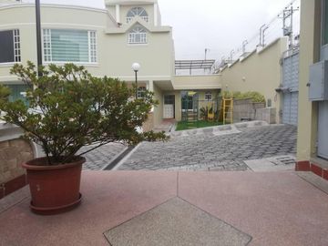 Vendo casa de 230 m2 en el sector Amagasi del Inca.