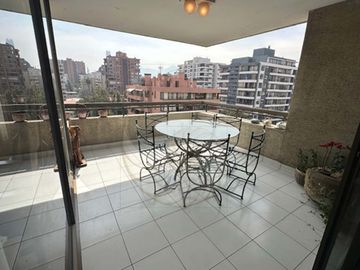 Gran departamento en venta en Providencia, sector Pocuro
