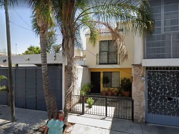 Casa en venta ubicada en Colonia Huentitan el Bajo, Guadalajara, Jalisco.