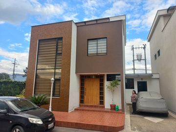LINDA CASA DE OPORTUNIDAD A LA VENTA SECTOR ESPE DEL VALLE