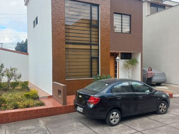 LINDA CASA DE OPORTUNIDAD A LA VENTA SECTOR ESPE DEL VALLE
