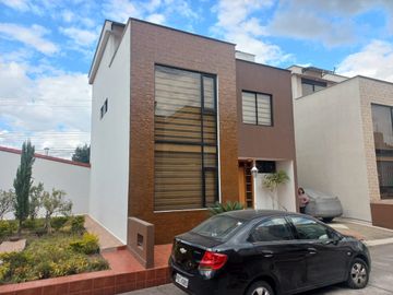 LINDA CASA DE OPORTUNIDAD A LA VENTA SECTOR ESPE DEL VALLE