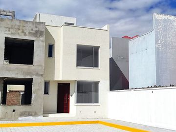 ✅Venta de casa dos plantas con espacios de confort, habitabilidad y con excelente ubicación en el centro urbano de Marianitas de Calderón, Norte de Qu