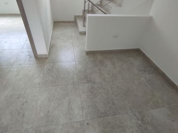 ✅ DE OFERTA POR APERTURA VENTA DE CASA 2 PLANTAS TRES DORMITORIOS CON TERRAZA - San Antonio de Pichincha.