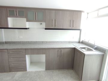 ✅ DE OFERTA POR APERTURA VENTA DE CASA 2 PLANTAS TRES DORMITORIOS CON TERRAZA - San Antonio de Pichincha.