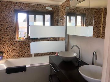 Casa En Venta. Las Condes. 4 Dormitorios y 4 Baños