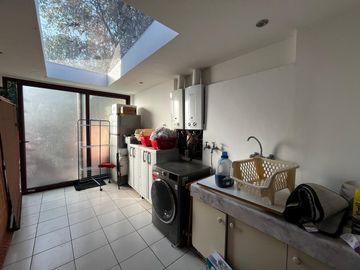 Casa En Venta. Las Condes. 4 Dormitorios y 4 Baños