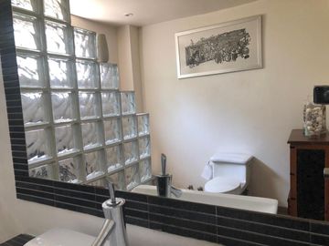 Casa En Venta. Las Condes. 4 Dormitorios y 4 Baños