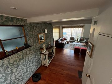 Casa En Venta. Las Condes. 4 Dormitorios y 4 Baños