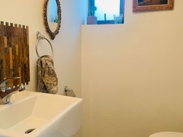 Casa En Venta. Las Condes. 4 Dormitorios y 4 Baños
