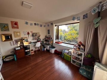 Casa En Venta. Las Condes. 4 Dormitorios y 4 Baños