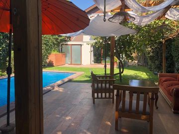 Casa En Venta. Las Condes. 4 Dormitorios y 4 Baños