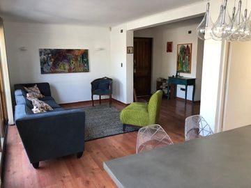 Casa En Venta. Las Condes. 4 Dormitorios y 4 Baños