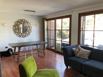 Casa En Venta. Las Condes. 4 Dormitorios y 4 Baños