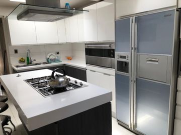 Casa En Venta. Las Condes. 4 Dormitorios y 4 Baños