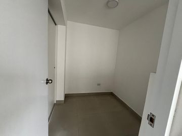 Se vende amplio e impecable departamento en Aurora Miraflores