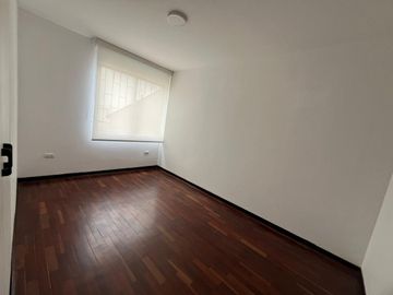 Se vende amplio e impecable departamento en Aurora Miraflores