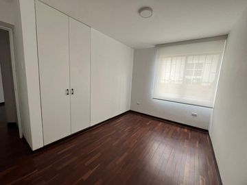 Se vende amplio e impecable departamento en Aurora Miraflores