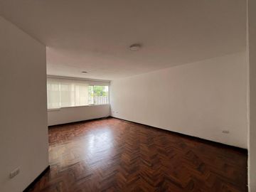 Se vende amplio e impecable departamento en Aurora Miraflores