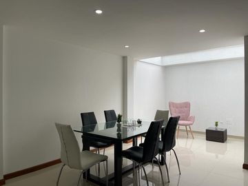EN VENTA SENSACIONAL CASA MODERNA