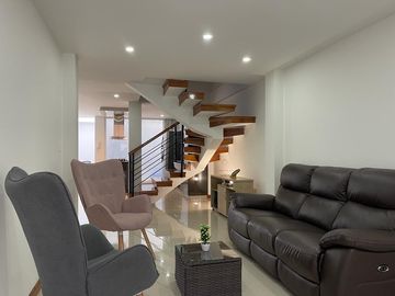 EN VENTA SENSACIONAL CASA MODERNA