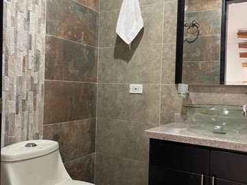EN VENTA SENSACIONAL CASA MODERNA