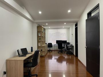 EN VENTA SENSACIONAL CASA MODERNA