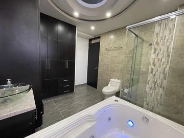 EN VENTA SENSACIONAL CASA MODERNA