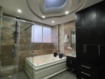 EN VENTA SENSACIONAL CASA MODERNA