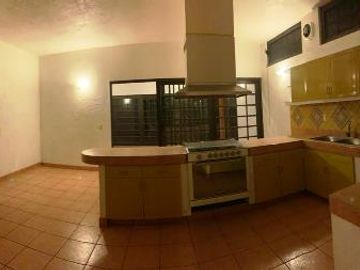CASA CON VISTA AL CAMPO DE GOLF EN CERRADA SAN ANTONIO