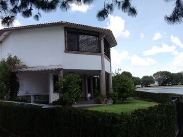 CASA EN SAN GIL CON VISTA PANORÁMICA AL LAGO EN CERRADA SAN FERNANDO