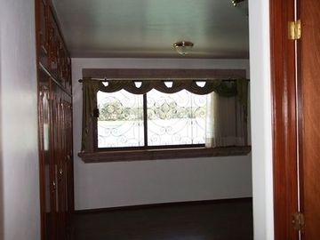 CASA EN SAN GIL CON VISTA PANORÁMICA AL LAGO EN CERRADA SAN FERNANDO