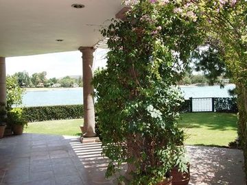 CASA EN SAN GIL CON VISTA PANORÁMICA AL LAGO EN CERRADA SAN FERNANDO