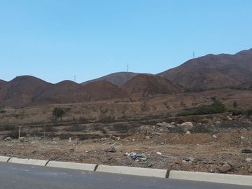 Vendo Terreno 4400 M2 En Pista Km 7 Quirihuac En Posesión