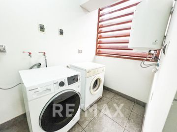 Vendo Duplex En La Cuadra Nueve De La Avenida Pardo (doble vista, esquina)