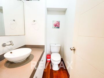 Vendo Duplex En La Cuadra Nueve De La Avenida Pardo (doble vista, esquina)