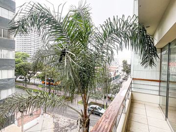 Vendo Duplex En La Cuadra Nueve De La Avenida Pardo (doble vista, esquina)