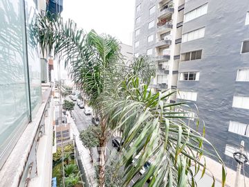 Vendo Duplex En La Cuadra Nueve De La Avenida Pardo (doble vista, esquina)