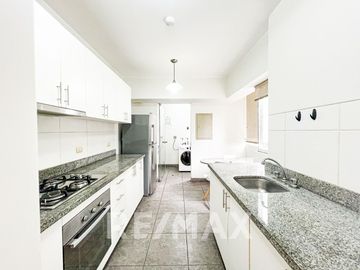 Vendo Duplex En La Cuadra Nueve De La Avenida Pardo (doble vista, esquina)