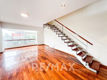 Vendo Duplex En La Cuadra Nueve De La Avenida Pardo (doble vista, esquina)