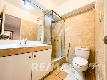 Vendo Duplex En La Cuadra Nueve De La Avenida Pardo (doble vista, esquina)
